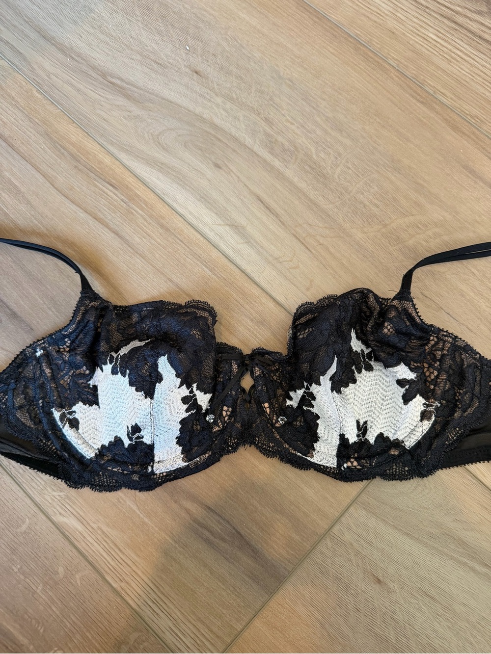 Victoria's Secret Black and White Lace Underwire Bra